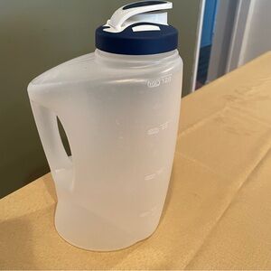 Rubbermaid 1-Gallon MixerMate Mixer Mate Pitcher Lidded Jug One Gallon